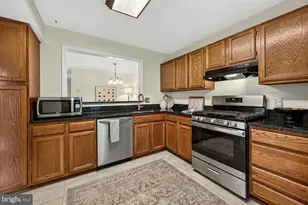 2316 Hunters Run Dr, Reston, VA 20191 - Photo 7