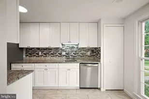 14419 Black Horse Ct, Centreville, VA 20120 - Photo 9