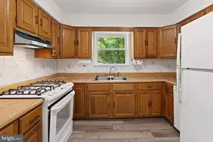 7106 Jayhawk St, Annandale, VA 22003 - Photo 9