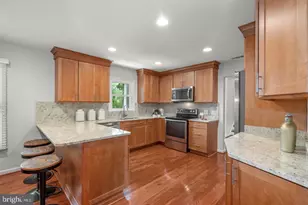 9428 Meadow Shire Ln, Great Falls, VA 22066 - Photo 5