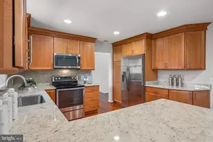 9428 Meadow Shire Ln, Great Falls, VA 22066 - Photo 11
