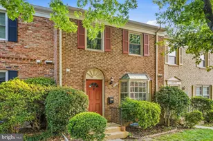 9222 Bailey Ln, Fairfax, VA 22031 - Photo 3