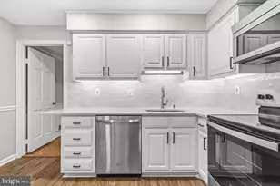 9222 Bailey Ln, Fairfax, VA 22031 - Photo 9