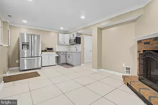9826 Gabon Ct, Burke, VA 22015 - Photo 7