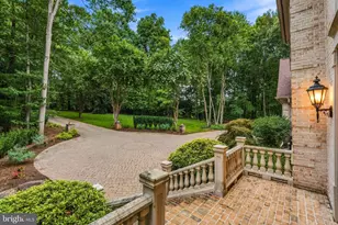 10500 Dalkeith Ct, Oakton, VA 22124 - Photo 17