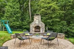 10500 Dalkeith Ct, Oakton, VA 22124 - Photo 9