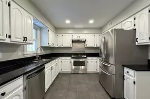 11560 Holly Briar Ln, Great Falls, VA 22066 - Photo 13