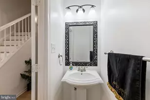 5556 Jowett Ct, Alexandria, VA 22315 - Photo 3