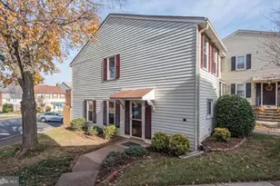 13817 Cabernet Ct, Chantilly, VA 20151 - Photo 3