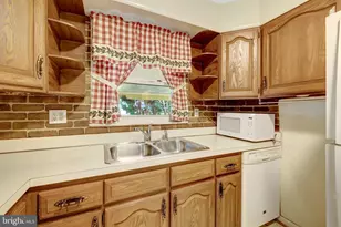 310 Arcadian Cir SW, Vienna, VA 22180 - Photo 15