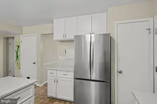 726 Gentle Breeze Ct, Herndon, VA 20170 - Photo 7