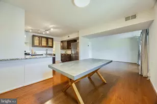 1643 Parkcrest Cir, Reston, VA 20190 - Photo 9