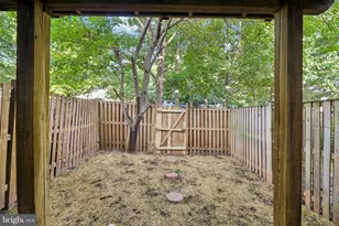 6866 Chasewood Cir, Centreville, VA 20121 - Photo 9