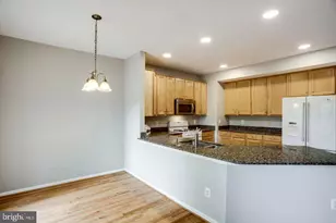12476 Casbeer Dr, Fairfax, VA 22033 - Photo 11