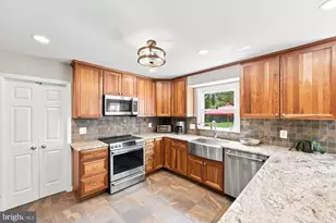 10855 Weisiger Ln, Oakton, VA 22124 - Photo 17