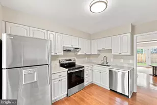 558 Windover Ave NW, Vienna, VA 22180 - Photo 17