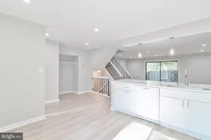 8748 Ridge Hollow Ct, Springfield, VA 22152 - Photo 5