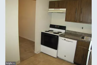 9708 Kingsbridge Drive #302, Fairfax, VA 22031 - Photo 7
