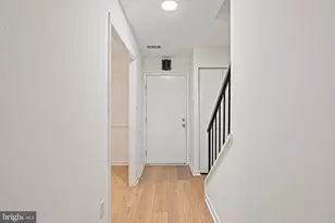 1005 Saber Ln, Herndon, VA 20170 - Photo 5