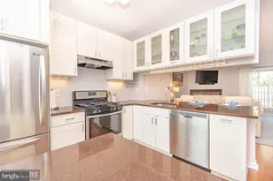 3070 Madden Ct, Herndon, VA 20171 - Photo 7
