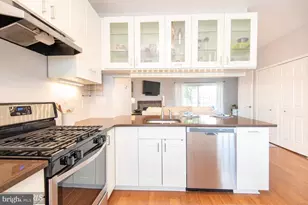 3070 Madden Ct, Herndon, VA 20171 - Photo 9