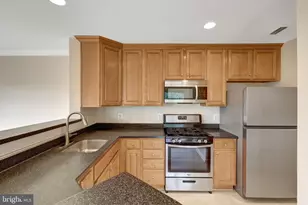 12841 Fair Briar Ln, Fairfax, VA 22033 - Photo 19