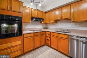 5904 Mt Eagle Dr, Alexandria, VA 22303 - Photo 15