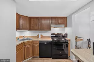 1427 Northgate Square, Reston, VA 20190 - Photo 3