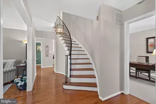 8449 Lakinhurst Ln, Springfield, VA 22152 - Photo 5