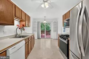 14560 Creek Branch Ct, Centreville, VA 20120 - Photo 13