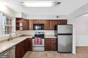 11144 Beaver Trail Ct, Reston, VA 20191 - Photo 3