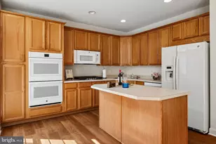 8028 Samuel Wallis St, Lorton, VA 22079 - Photo 7
