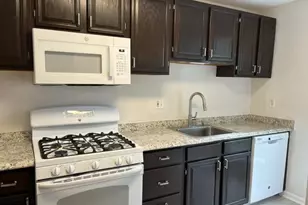 10018 Oakton Terrace Rd, Oakton, VA 22124 - Photo 7