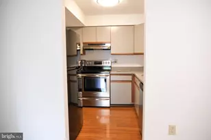 6941 Mary Caroline Cir, Alexandria, VA 22310 - Photo 9