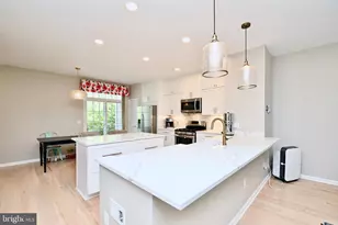 6915 Rolling Creek Way, Alexandria, VA 22315 - Photo 9