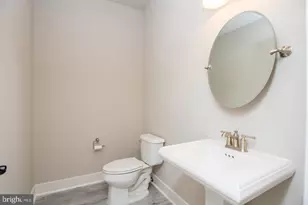 6928 Regent Ln, Falls Church, VA 22042 - Photo 17