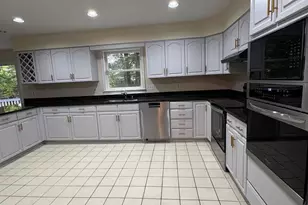 3502 Holly Rd, Annandale, VA 22003 - Photo 3