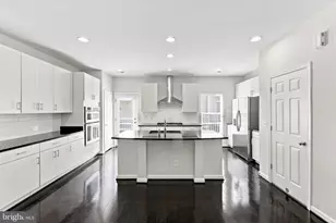 9652 Pullman Pl, Fairfax, VA 22031 - Photo 11