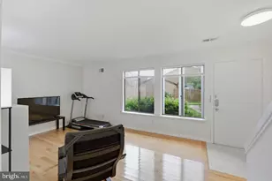 3114 Babashaw Ct, Fairfax, VA 22031 - Photo 5