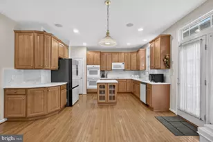 9954 E Hill Dr, Lorton, VA 22079 - Photo 17