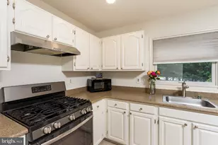 13425 Alfred Mill Ct, Herndon, VA 20171 - Photo 11