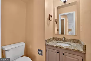 6888 Kerrywood Cir, Centreville, VA 20121 - Photo 7