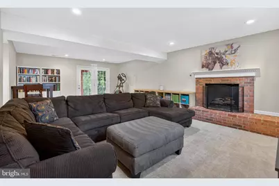 9801 Meadow Valley Drive, Vienna, VA 22181 - Photo 25