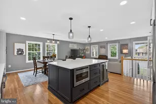 9801 Meadow Valley Dr, Vienna, VA 22181 - Photo 7