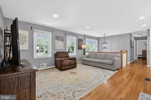 9801 Meadow Valley Dr, Vienna, VA 22181 - Photo 11