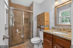 9801 Meadow Valley Dr, Vienna, VA 22181 - Photo 19