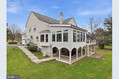 1465 Mayhurst Boulevard, McLean, VA 22102 - Photo 3
