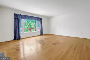 923 Harriman St, Great Falls, VA 22066 - Photo 3