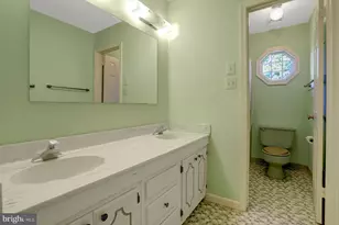 923 Harriman St, Great Falls, VA 22066 - Photo 29