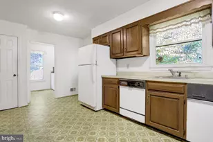 923 Harriman St, Great Falls, VA 22066 - Photo 11